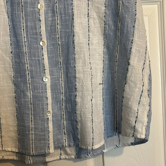 LoveStitch NWT women’s white and blue striped button down blouse size small - Picture 4 of 9